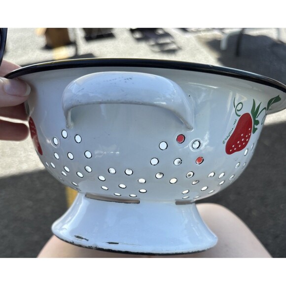 Vintage 1983 Teleflora White Enamel Strawberry Colander Strainer 8” Metal - Picture 3 of 10